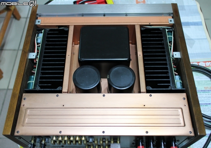 入手YAMAHA AX-2000 綜合擴大機(二樓新增先峰PD5000 CD機)