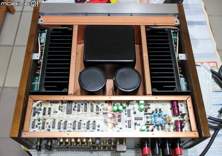入手YAMAHA AX-2000 綜合擴大機(二樓新增先峰PD5000 CD機)