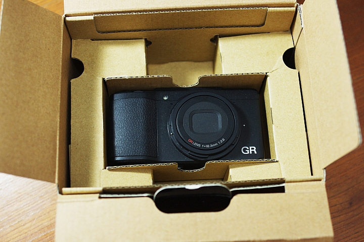 新一代的街拍名機 Ricoh GR II ~ 開箱和簡易評測