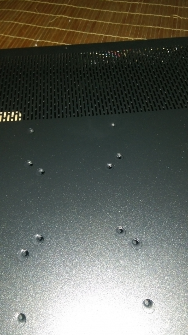 開箱 曜越 core p5 壁掛式