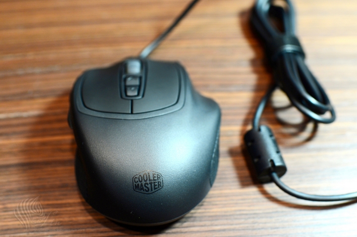 【不專業開箱】電競滑鼠《Cooler Master:CM Storm Xornet II》RGB人體工學右手爪握式設計