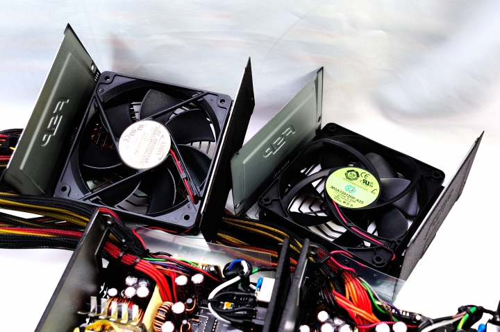 售價更加近人,全漢 AURUM V 金鈦極 V 550W 電源供應器開箱測試