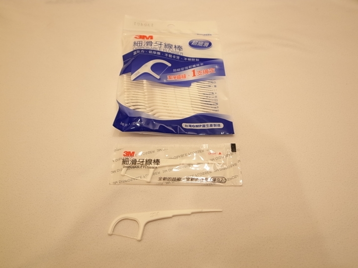 小小逸品,是每年我們一家要用掉3000根以上的重要家用品---牙線棒