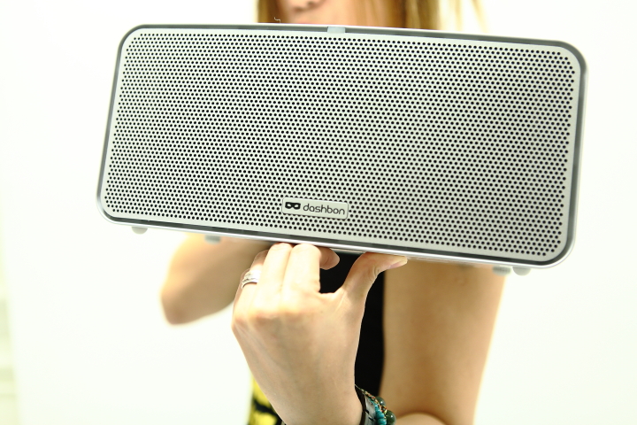 走吧~一塊露營、走跳去!聊聊行動無線藍芽喇叭投影機家庭劇院 Dashbon Flicks 分享