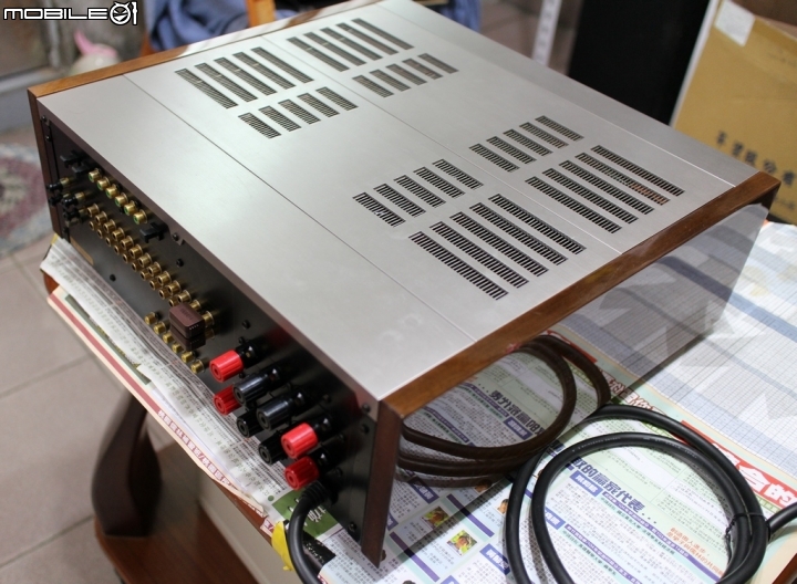 入手YAMAHA AX-2000 綜合擴大機(二樓新增先峰PD5000 CD機)