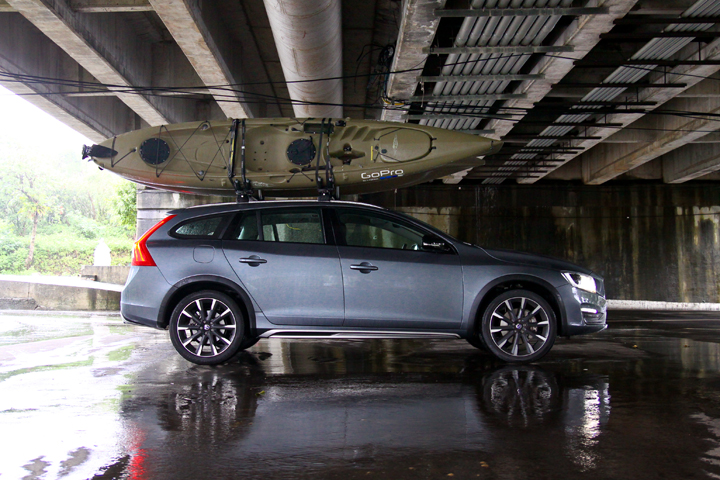解放自我,我開V60 Cross Country,我在新北雙溪