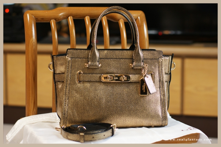 COACH 耶誕限定款 SWAGGER