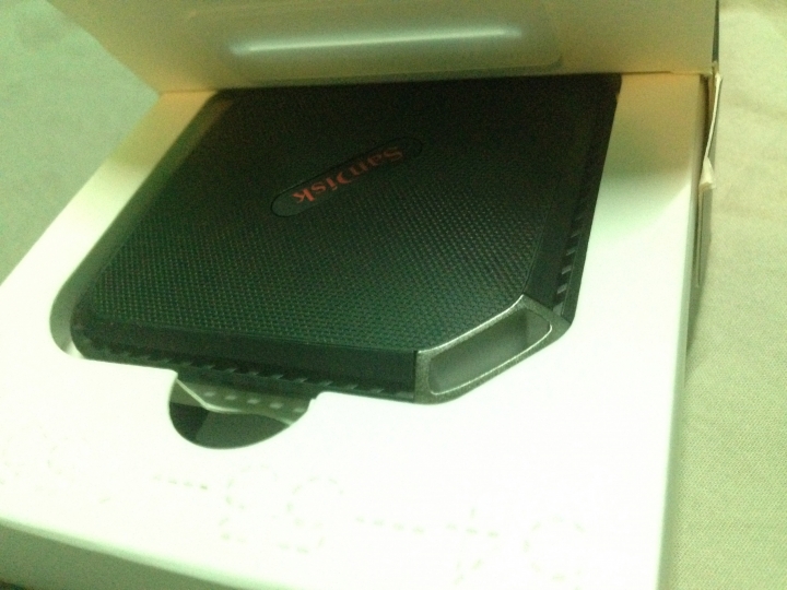【簡陋開箱】SanDisk Extreme500 / 240GB 外接SSD