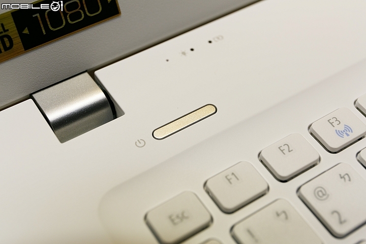 Acer Aspire V 13 輕薄之外更顯時尚