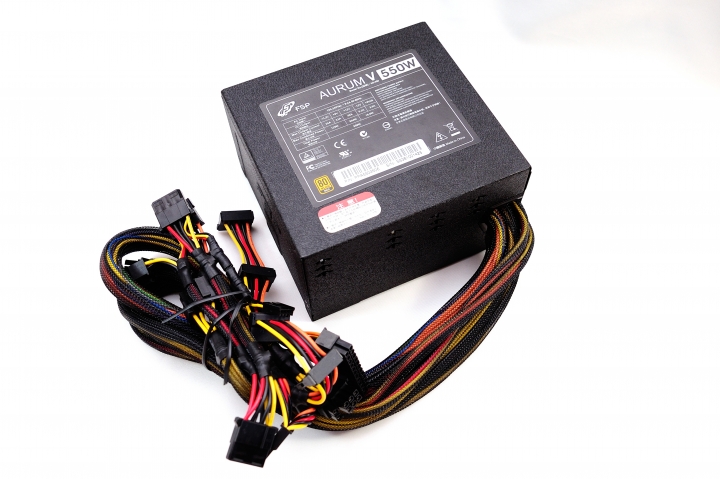 售價更加近人,全漢 AURUM V 金鈦極 V 550W 電源供應器開箱測試
