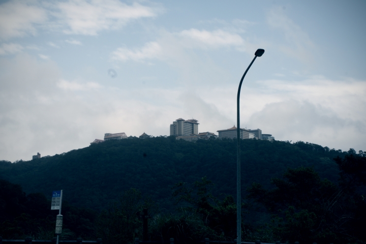 上山上山~唉 陽明山花鐘卻讓我花轟 (沒日沒夜)