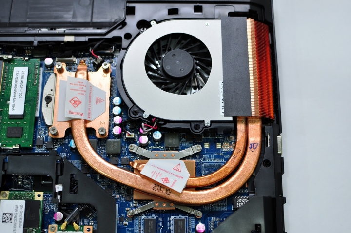 GIGABYTE Q2556N V3工作娛樂機開箱分享