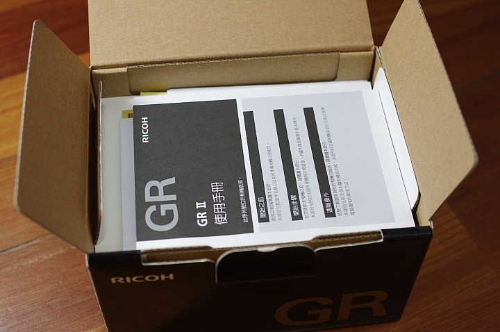 新一代的街拍名機 Ricoh GR II ~ 開箱和簡易評測