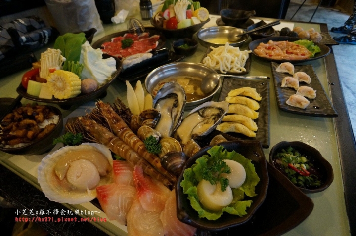 【台北美食】三重火鍋推薦 手掌大海鮮霸王虎蝦 起司牛奶鍋 品味日式涮涮鍋 手作蝦漿、芋頭丸子、土雞肉推薦 捷運三重國小站