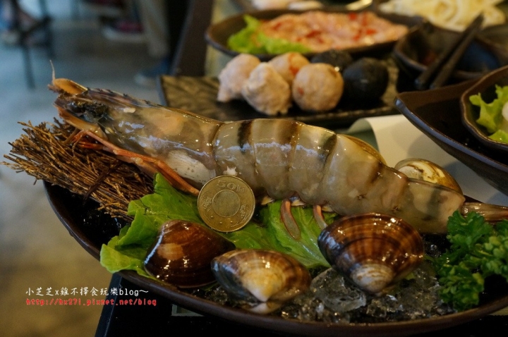 【台北美食】三重火鍋推薦 手掌大海鮮霸王虎蝦 起司牛奶鍋 品味日式涮涮鍋 手作蝦漿、芋頭丸子、土雞肉推薦 捷運三重國小站