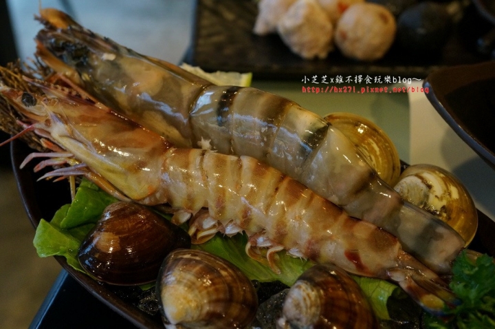 【台北美食】三重火鍋推薦 手掌大海鮮霸王虎蝦 起司牛奶鍋 品味日式涮涮鍋 手作蝦漿、芋頭丸子、土雞肉推薦 捷運三重國小站