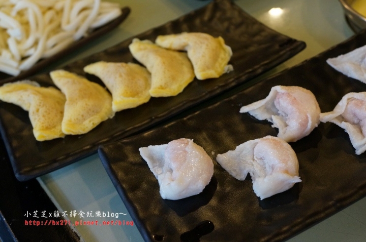 【台北美食】三重火鍋推薦 手掌大海鮮霸王虎蝦 起司牛奶鍋 品味日式涮涮鍋 手作蝦漿、芋頭丸子、土雞肉推薦 捷運三重國小站