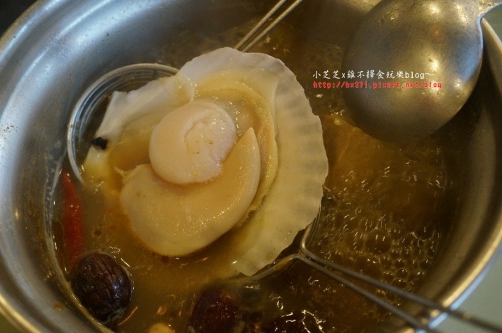 【台北美食】三重火鍋推薦 手掌大海鮮霸王虎蝦 起司牛奶鍋 品味日式涮涮鍋 手作蝦漿、芋頭丸子、土雞肉推薦 捷運三重國小站