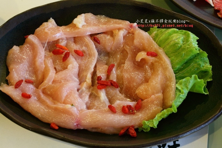 【台北美食】三重火鍋推薦 手掌大海鮮霸王虎蝦 起司牛奶鍋 品味日式涮涮鍋 手作蝦漿、芋頭丸子、土雞肉推薦 捷運三重國小站