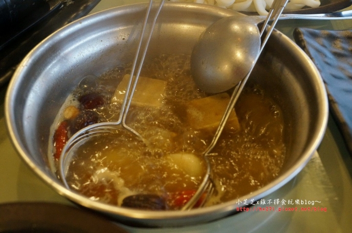 【台北美食】三重火鍋推薦 手掌大海鮮霸王虎蝦 起司牛奶鍋 品味日式涮涮鍋 手作蝦漿、芋頭丸子、土雞肉推薦 捷運三重國小站