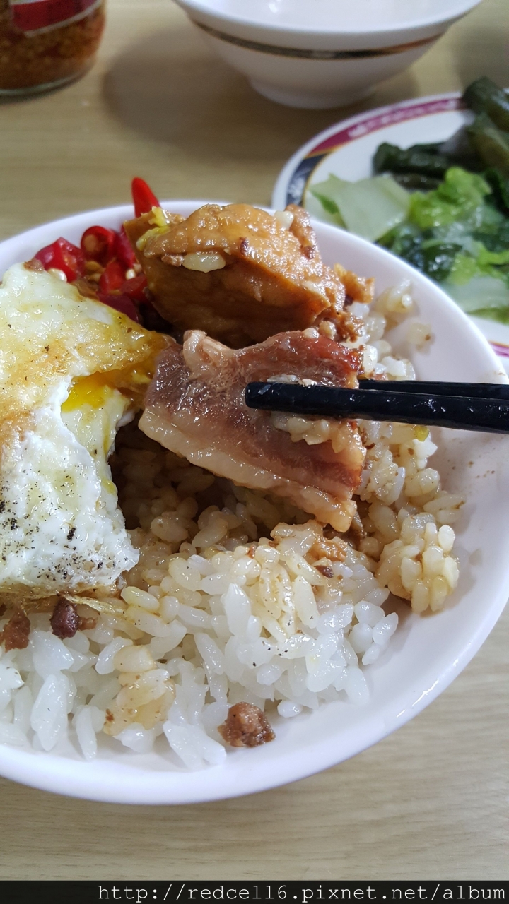俗夠大碗的台東在地好味道~高工肉燥飯