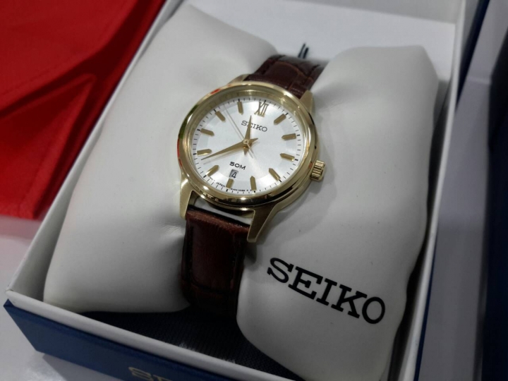 買一支 SEIKO 人動電能 黑面黑針 黑魯魯