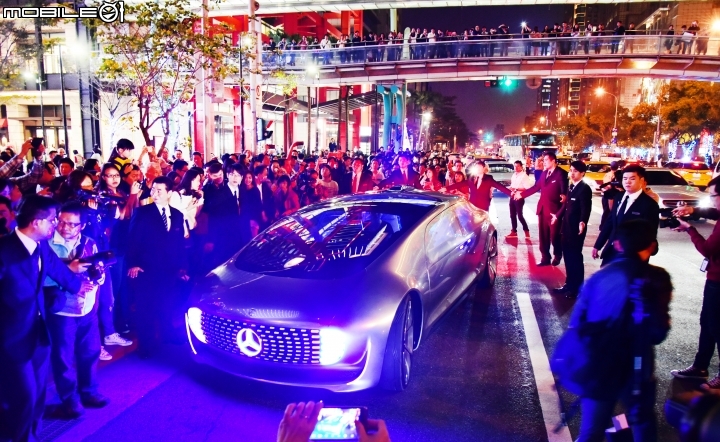 窺見未來移動世界 M.Benz F015自動駕駛概念車試乘體驗