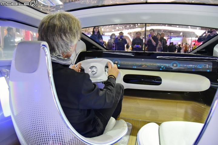 窺見未來移動世界 M.Benz F015自動駕駛概念車試乘體驗