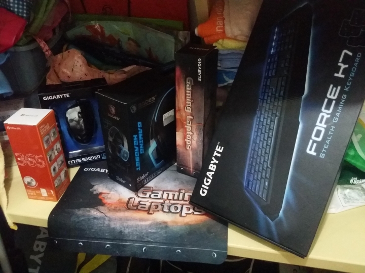 GIGABYTE P37K V4的簡易開箱 (資訊月開箱相關活動)