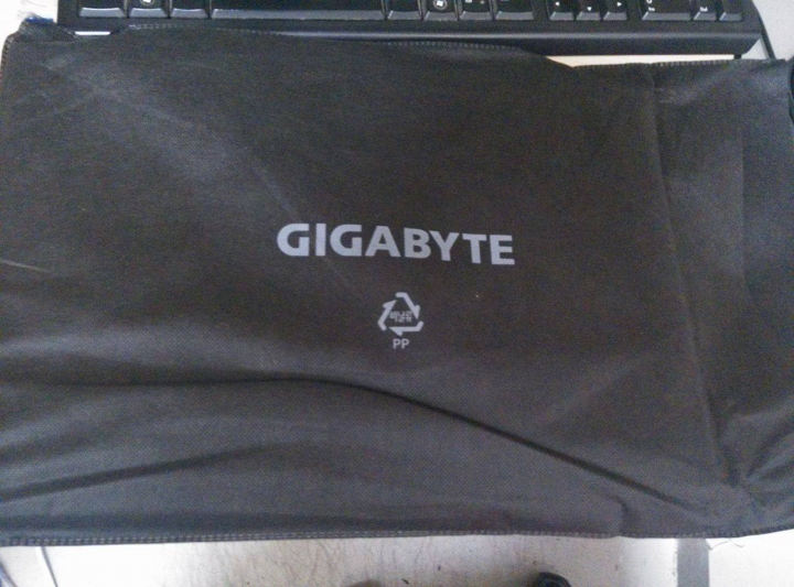 GIGABYTE P15F V3 簡易開箱 (資訊月相關活動)