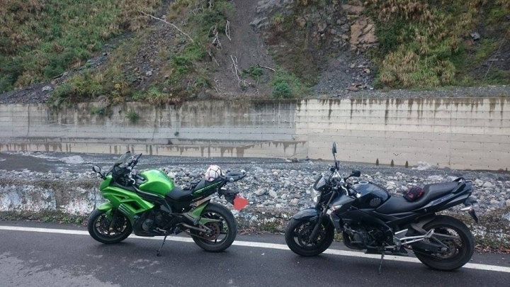 肥吱吱與綠胖胖之來去鎮西堡看楓葉(重機小旅行番外篇)