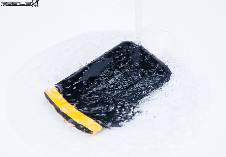 滴水不漏的完美防護 三款防水防摔硬碟實測