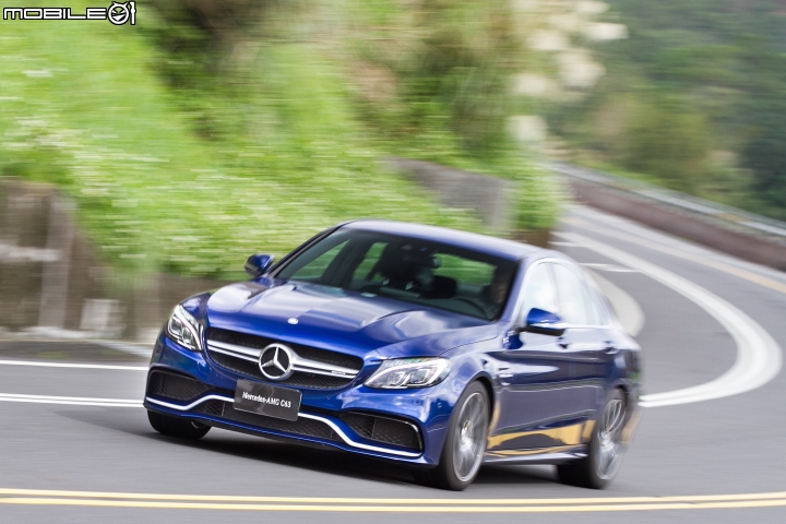 潛藏不住的霸氣 Mercedes-AMG C63