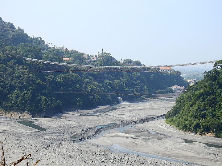 回到原始歲月,山地門的原住民村落,並期待12月26日山川琉璃吊橋免費開放3個月。