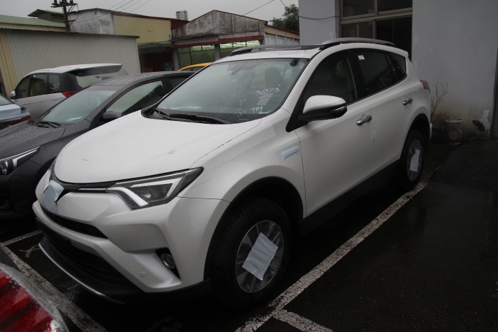 終於看到我訂的車RAV4旗艦4WD油電款(1/14更新)