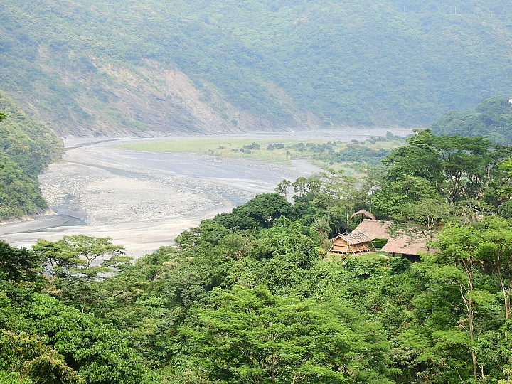 回到原始歲月,山地門的原住民村落,並期待12月26日山川琉璃吊橋免費開放3個月。