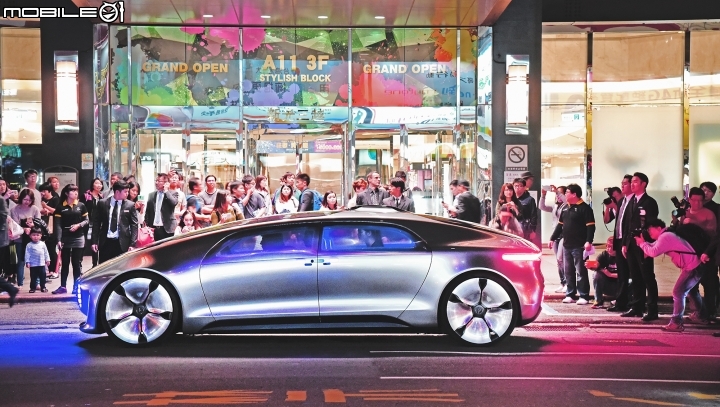 窺見未來移動世界 M.Benz F015自動駕駛概念車試乘體驗