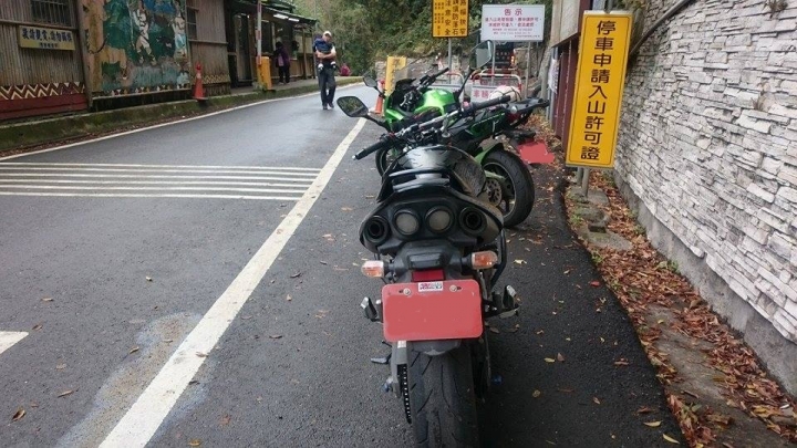 肥吱吱與綠胖胖之來去鎮西堡看楓葉(重機小旅行番外篇)