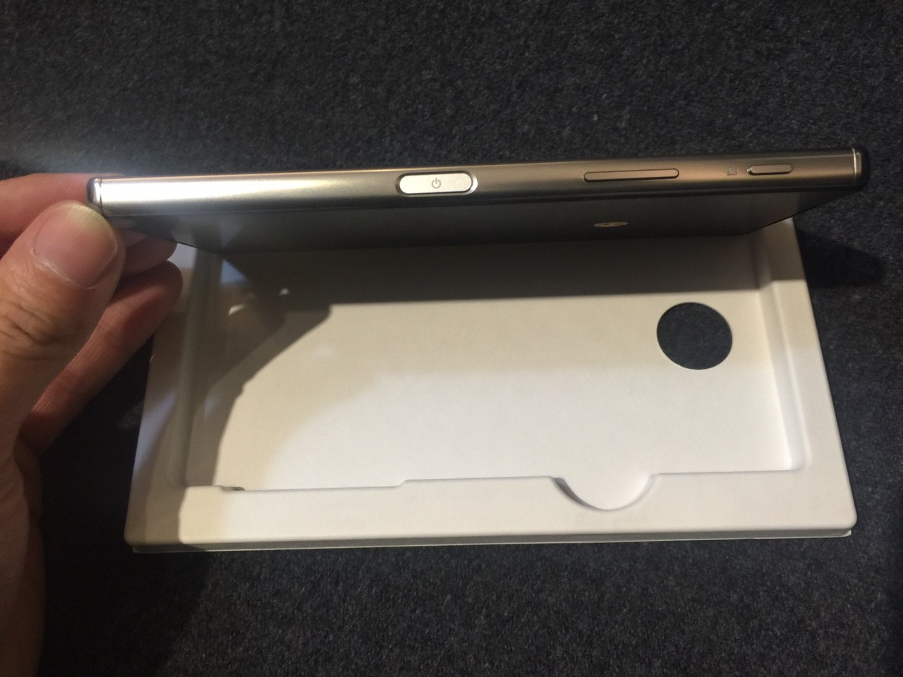 當阿醜遇到鏡面背蓋之4K Sony Xperia Z5P 開箱