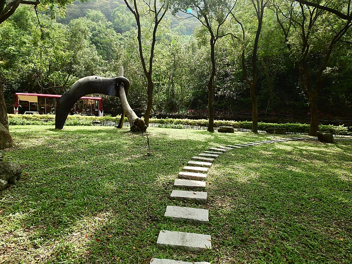 回到原始歲月,山地門的原住民村落,並期待12月26日山川琉璃吊橋免費開放3個月。
