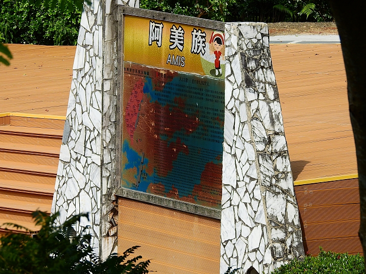 回到原始歲月,山地門的原住民村落,並期待12月26日山川琉璃吊橋免費開放3個月。
