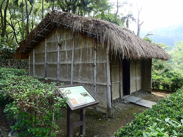 回到原始歲月,山地門的原住民村落,並期待12月26日山川琉璃吊橋免費開放3個月。