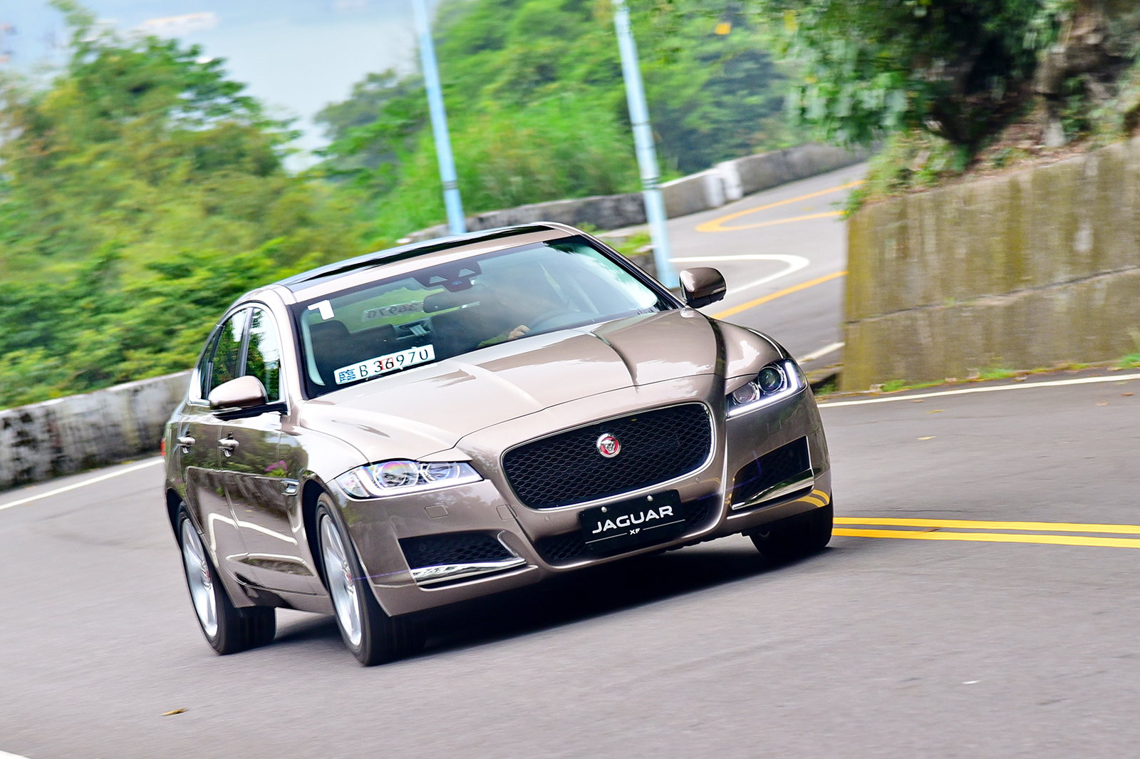 動與靜的全面進化 Jaguar XF Prestige 35t