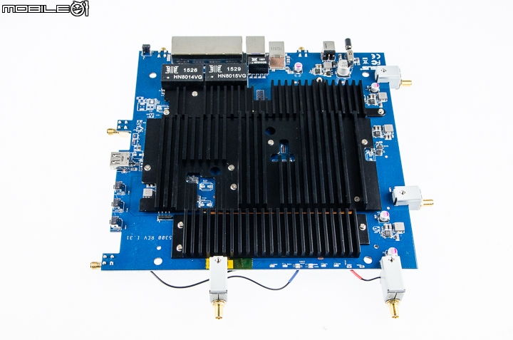 三頻八天線加持 華碩RT-AC5300無線分享器試用