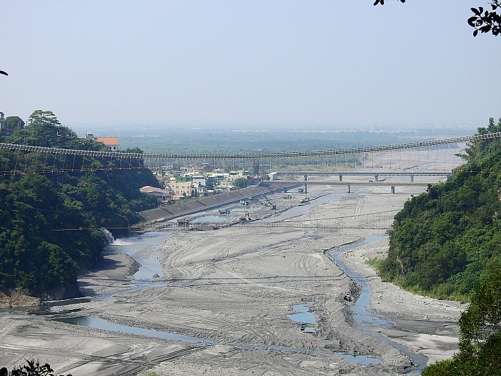 回到原始歲月,山地門的原住民村落,並期待12月26日山川琉璃吊橋免費開放3個月。