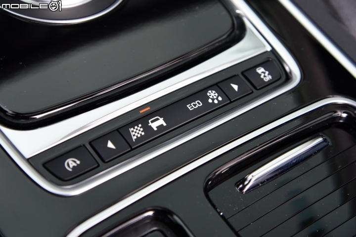 動與靜的全面進化 Jaguar XF Prestige 35t