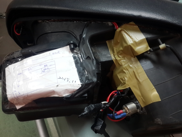 機車加裝點菸器及車廂燈分享