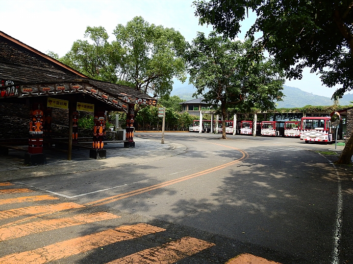 回到原始歲月,山地門的原住民村落,並期待12月26日山川琉璃吊橋免費開放3個月。