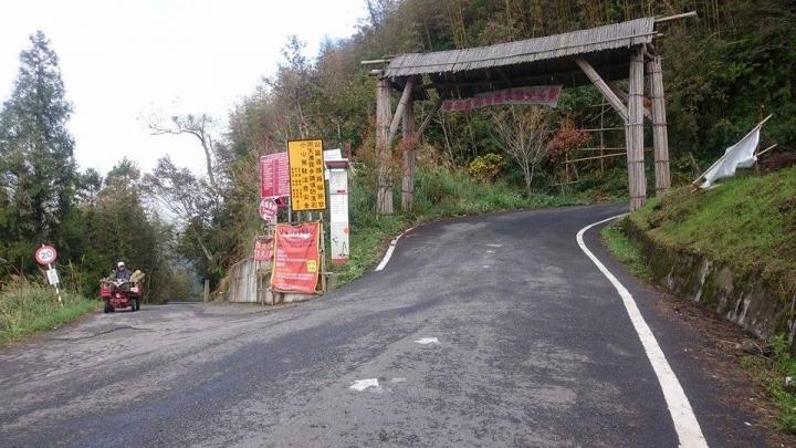 肥吱吱與綠胖胖之來去鎮西堡看楓葉(重機小旅行番外篇)