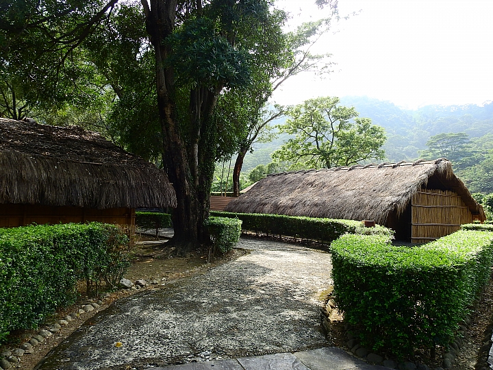 回到原始歲月,山地門的原住民村落,並期待12月26日山川琉璃吊橋免費開放3個月。